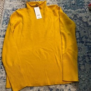 Women’s medium gold sweater French connection